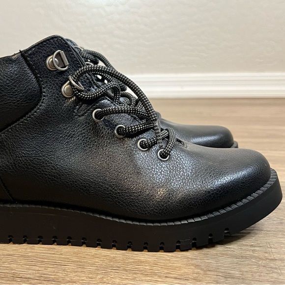Cliffs by WHITE MOUNTAIN Black Ankle Boots - Picture 1 of 4